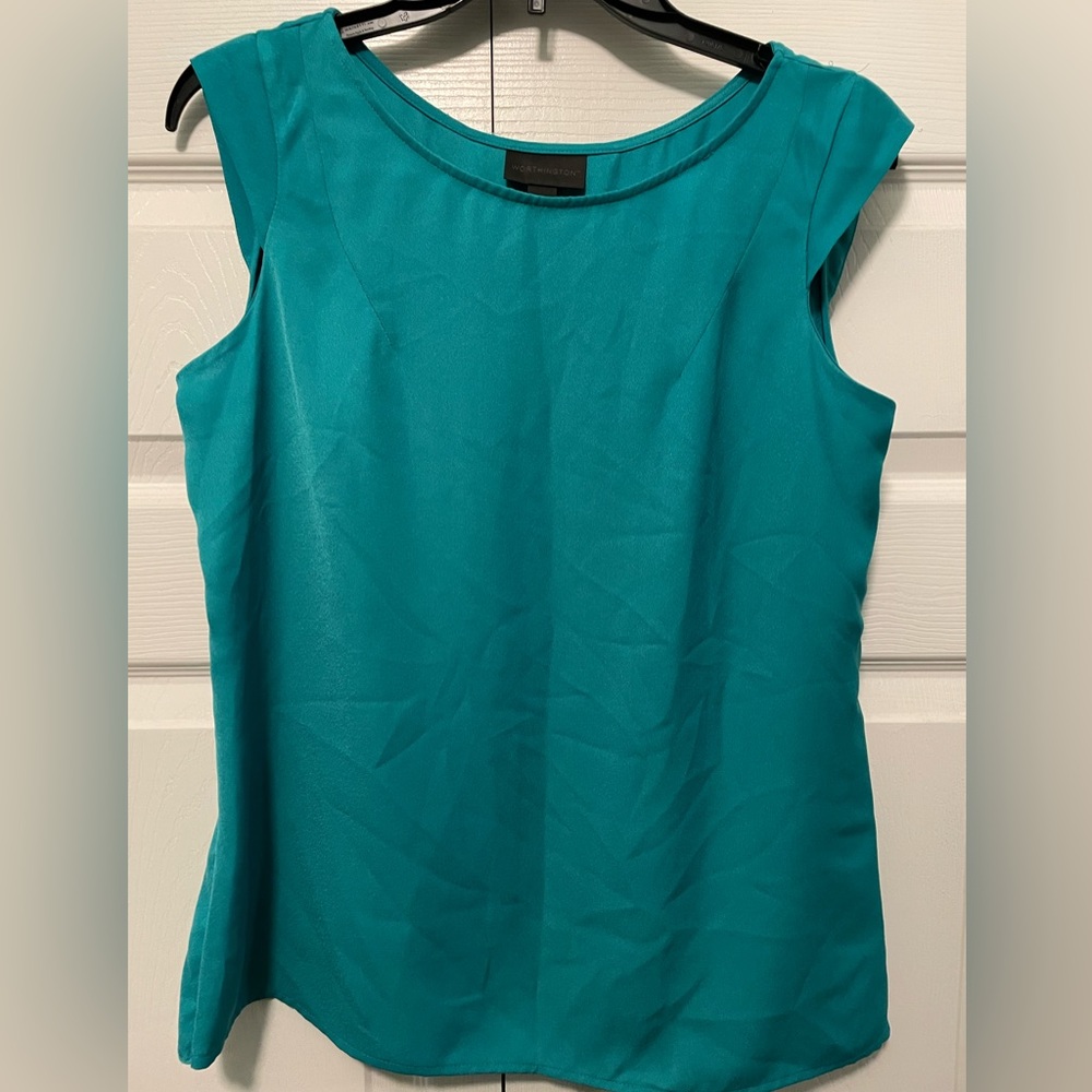 Gently worn shell. Sz small. Teal